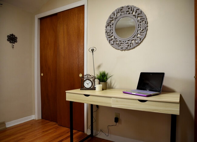 Photo - 2346 Pine St