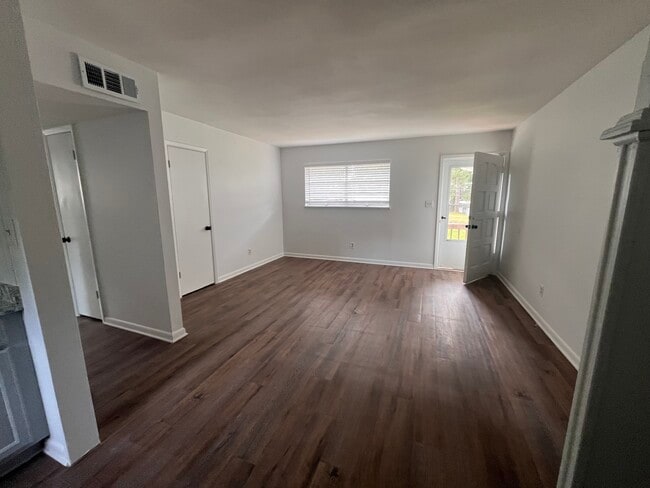 Photo - 817 Stewart St