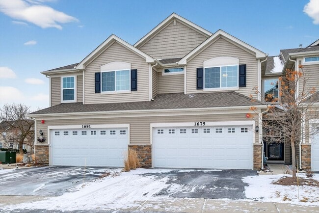 Building Photo - Charming 3BR Townhome in Batavia