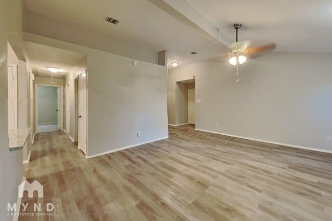 225 Bedford Ln