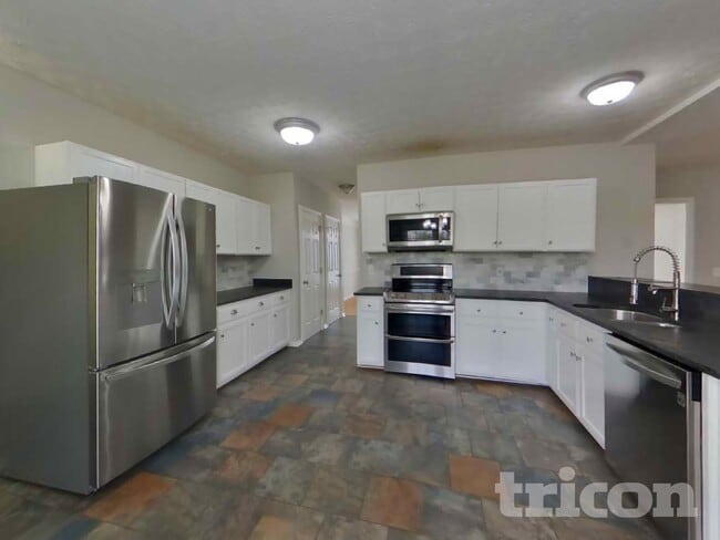 Photo - 107 Cross Creek Ln