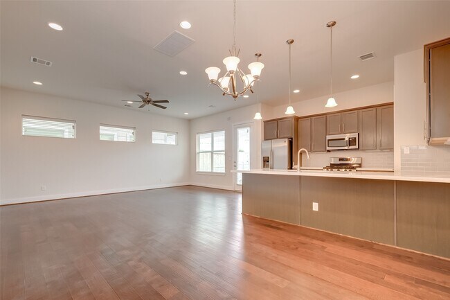 Photo - 1844 Parana Dr