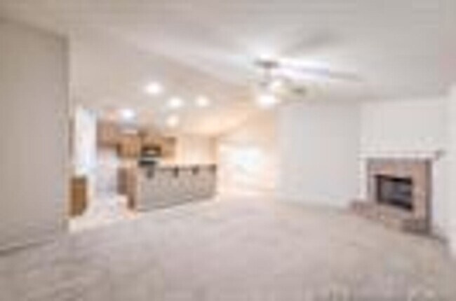 Photo - Well maintained home in a great location w...