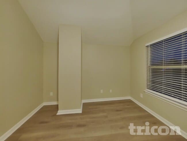 Photo - 2304 Greenview Dr