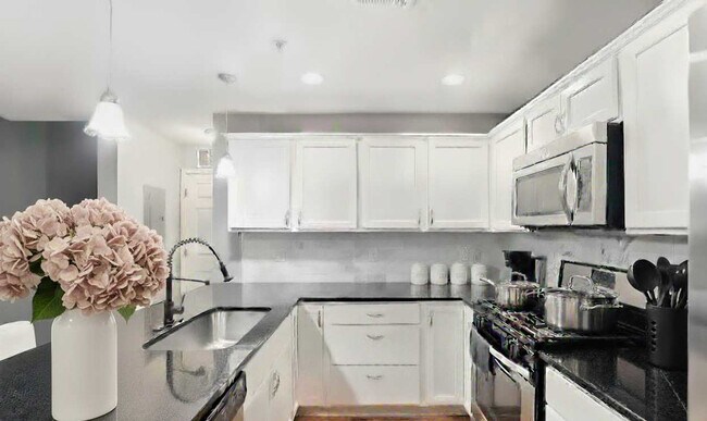 Photo - 2424 Lyndale Ave S Unidad ID1310908P