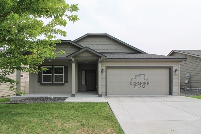 Building Photo - 2950 Woodland Pl