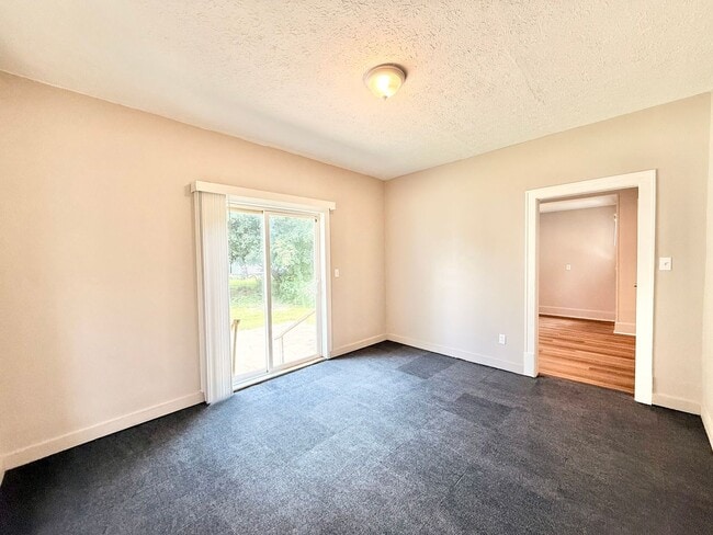 Photo - 2202 Brownlee Ave NE