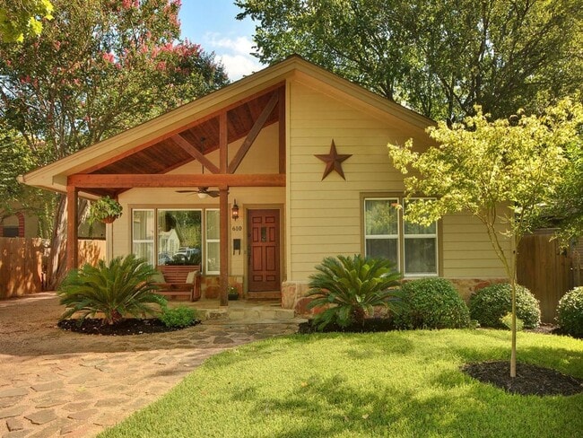 Photo - 610 W N Loop Blvd House