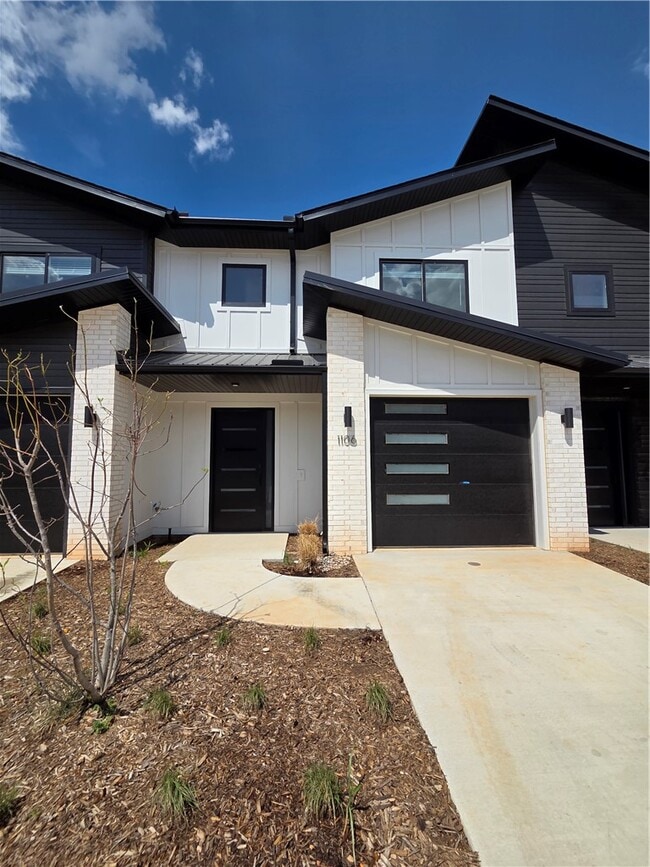 Building Photo - 1106 Emilia Ave