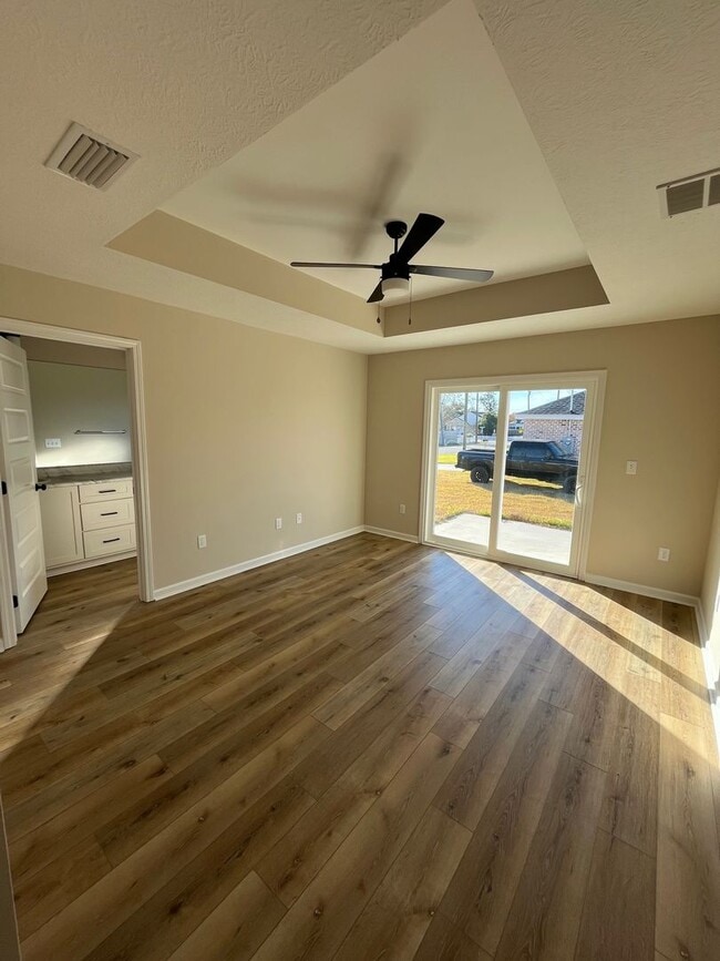Photo - 2699 Largo Ave