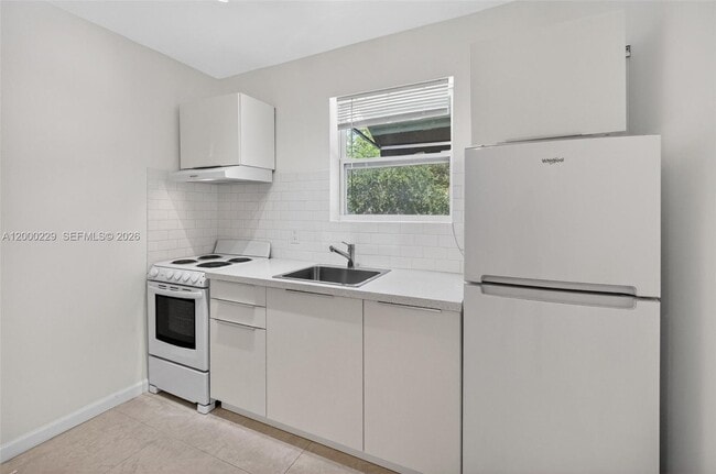 Building Photo - 3676 Oak Ave Unit 7