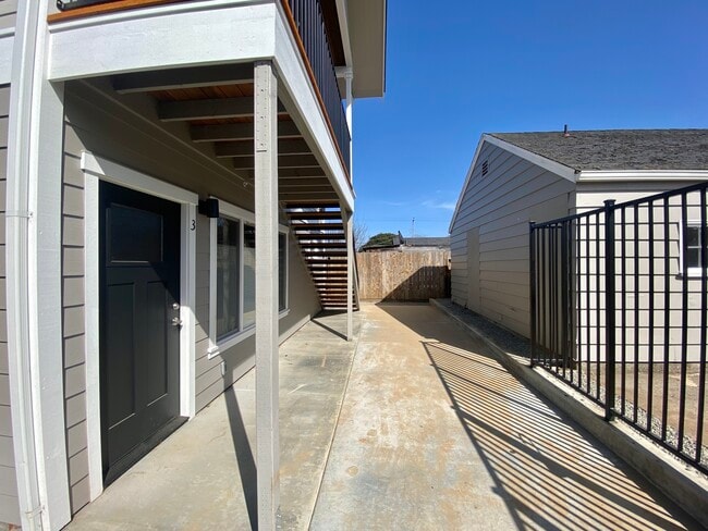 Photo - 1318 6th St Unit 3