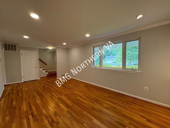 Photo - 5406 Gainsborough Dr