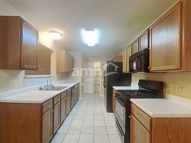 Photo - 4906 Black Rock St