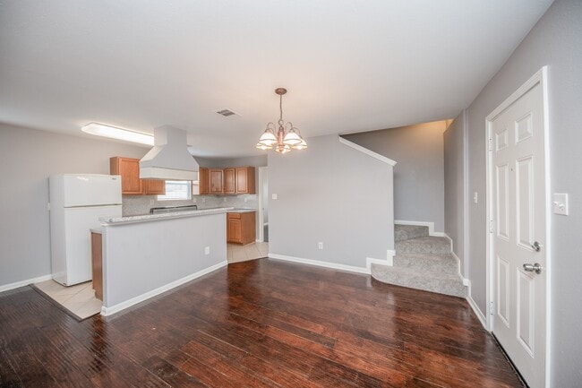 Building Photo - 1631 Dove Run Rental