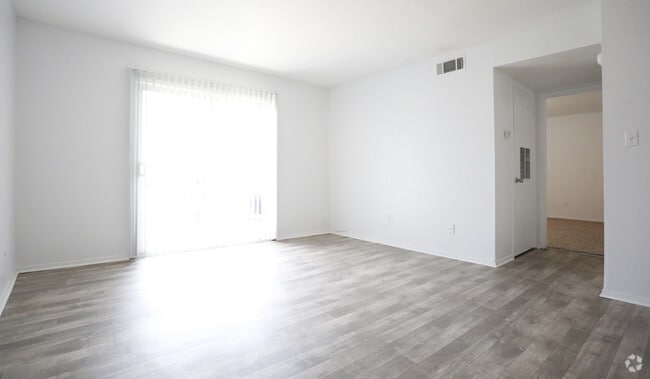 1BR/1BA -750SF