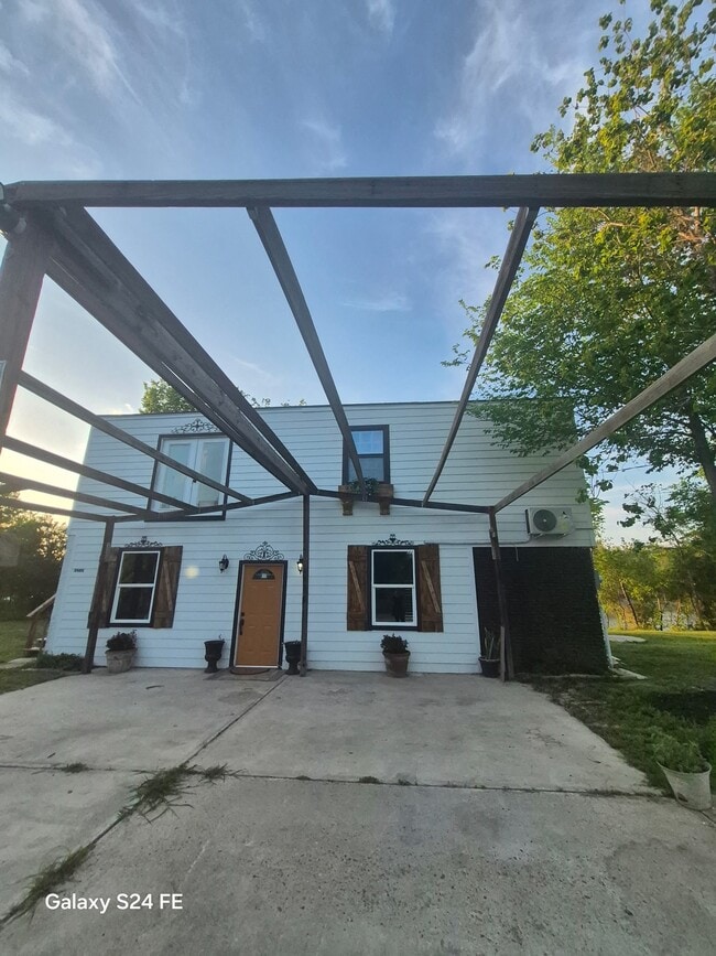 Building Photo - 2503 River Crest Unit 2