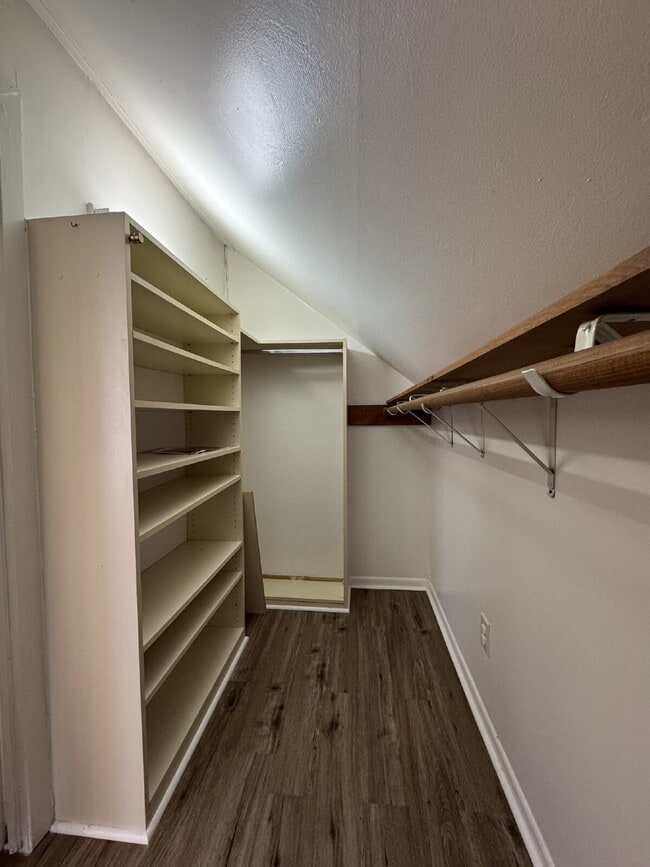 Photo - Effortless living at its finest in Conroe.... Unidad B