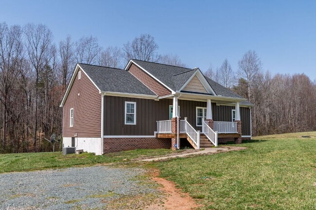 Your Next Home Awaits: 3-Bedroom Gem in Kents Store, VA!