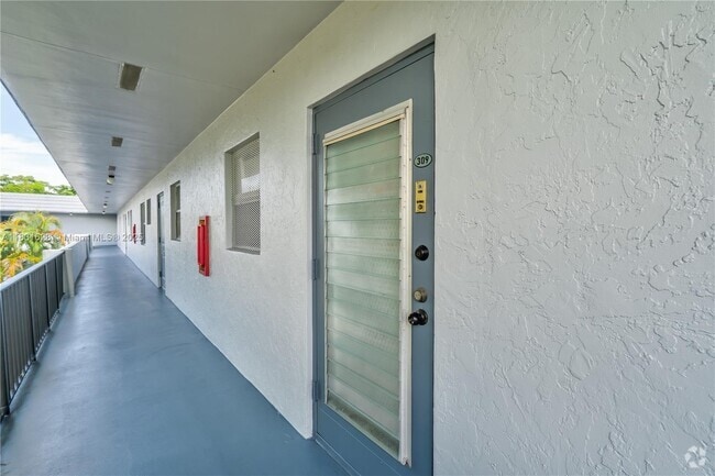 Building Photo - 8350 Sands Point Blvd Unit E309 Rental