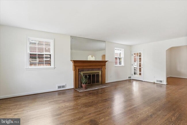 Building Photo - 904 N Ivy St