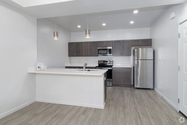 1BR, 1BA - 710SF - Dining Room - Cameo Flats