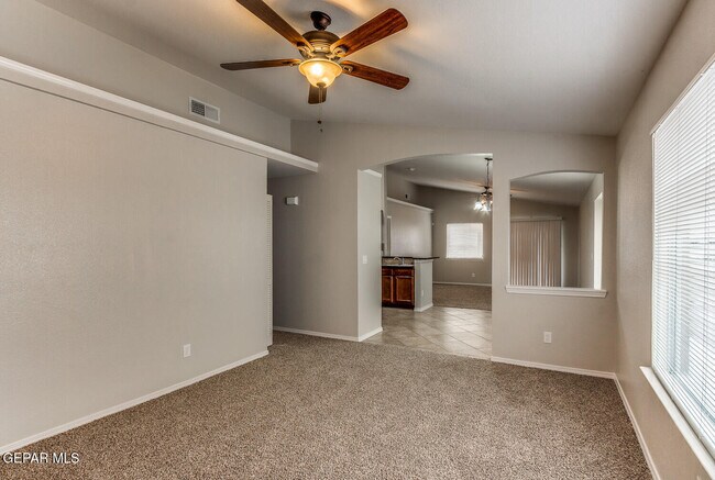 Photo - 814 Desert Silver Dr