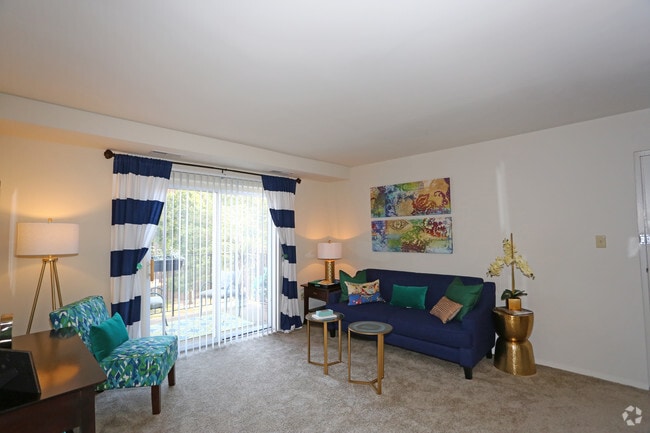 Interior Photo - Stage Coach / Olde Stage / Severn Square Rental