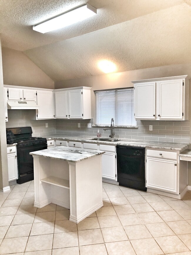 Photo - 2202 Bowie Ln