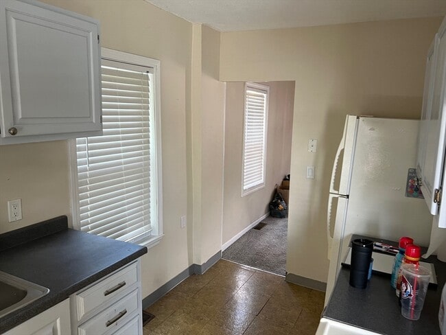 Photo - 658 Old West Central St