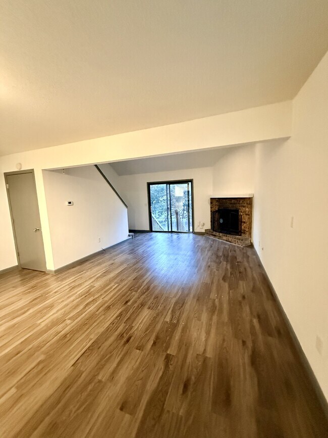 215 NE Timbercreek Dr