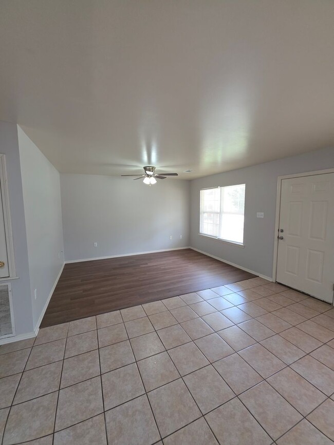 Photo - 108 Poplar St