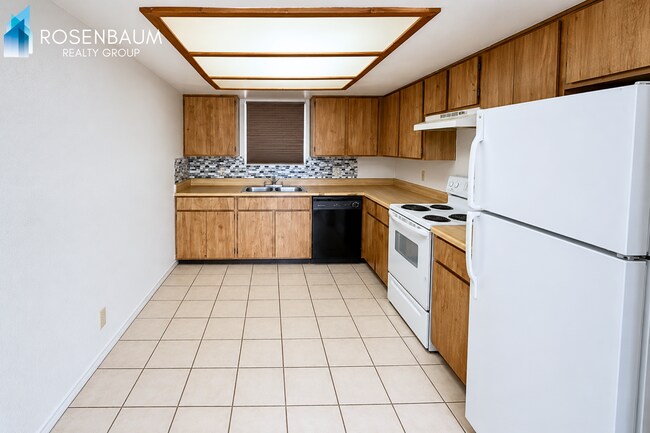 Cozy Upstairs 2-Bedroom Apartment with Shared Fenced Yard