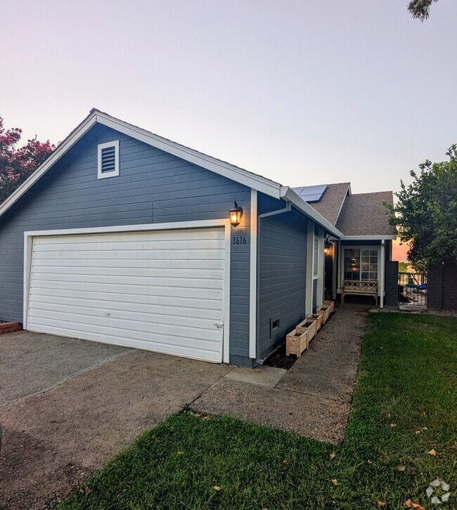 Building Photo - 1616 E Lassen Ave Rental