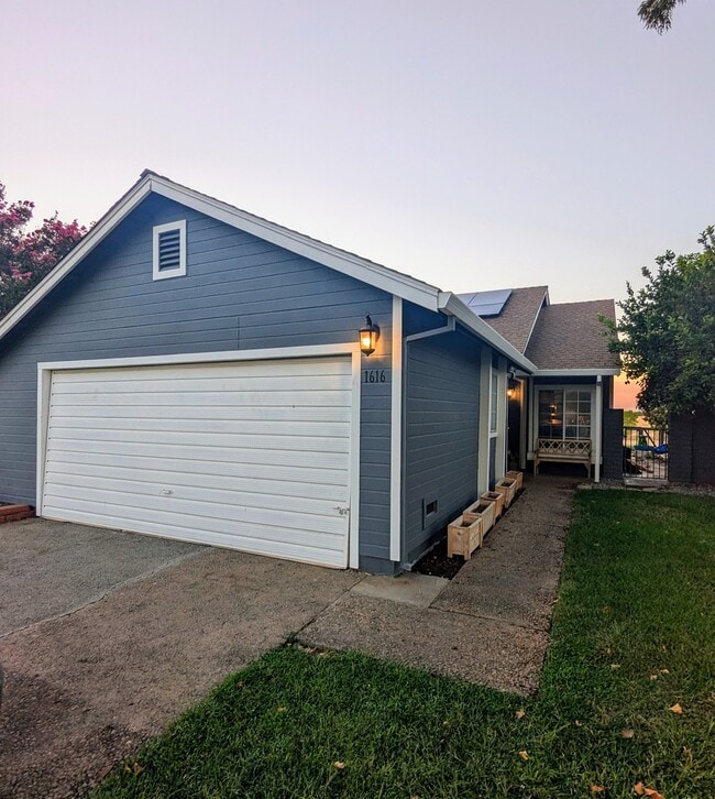 Photo - 1616 E Lassen Ave House