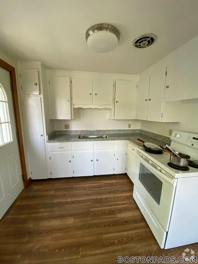 Building Photo - 247 South St Rental