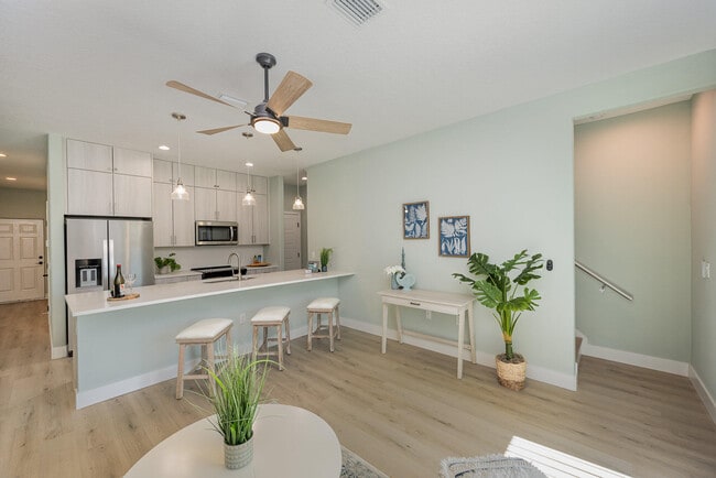 Photo - 870 Paddleboard Ct