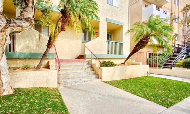 Photo - Amazing West LA Location - 2 bd / 2.5 ba T...