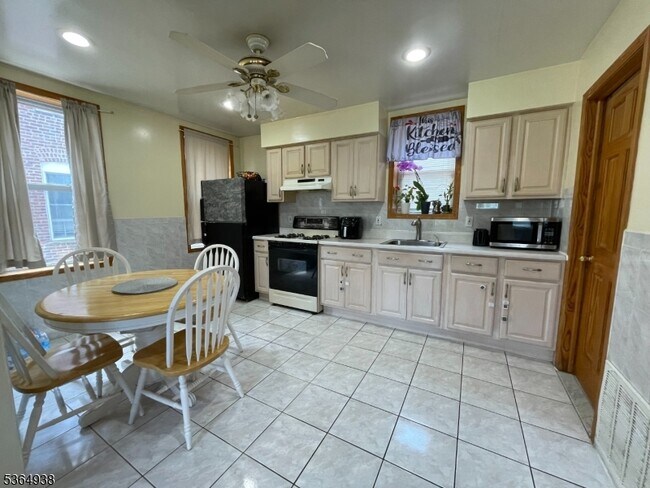 Building Photo - 3 Cedar Hill Ave Unit 3 Rental