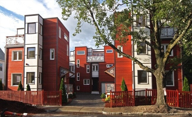 Building Photo - 13 Clary St Unit 13