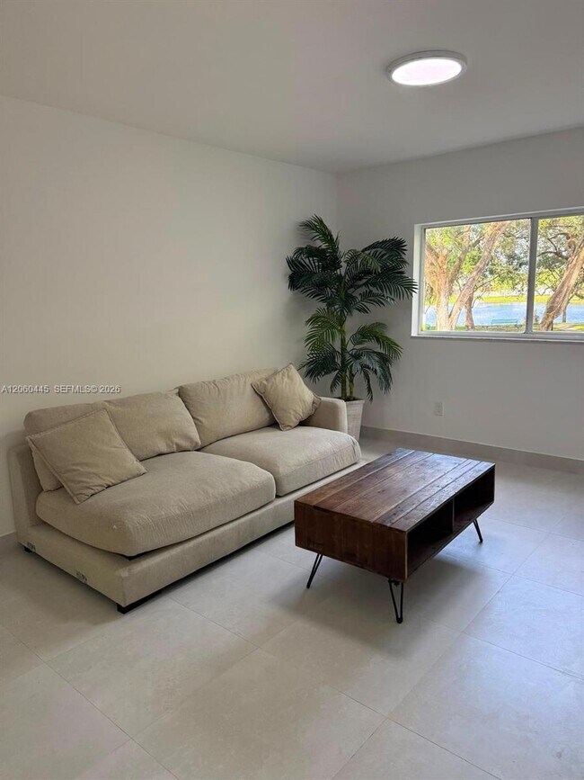 Photo - 3680 N 56th Ave Unidad 823