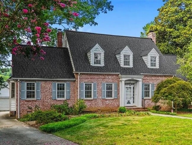 Photo - 4 bedroom in Old Irving Park!!