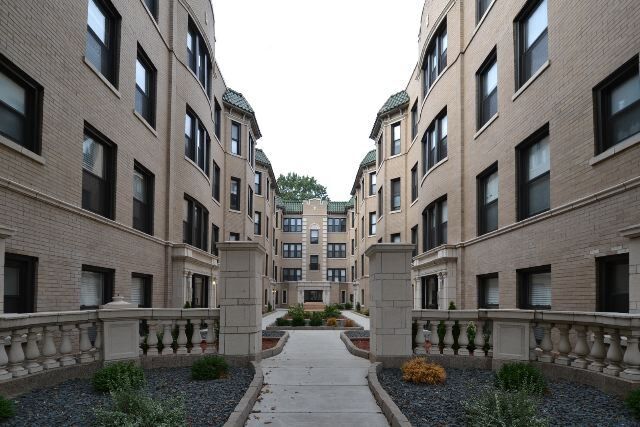 Building Photo - 4133 N Ashland Ave Unit g