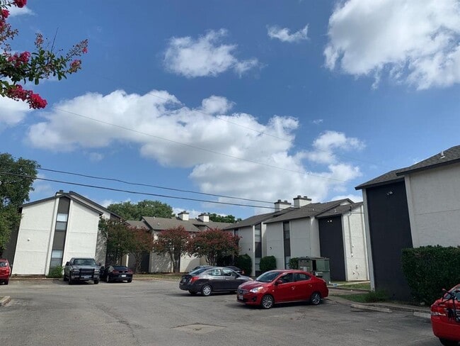 Building Photo - 3707 Buffalo Springs Trail Unit 301