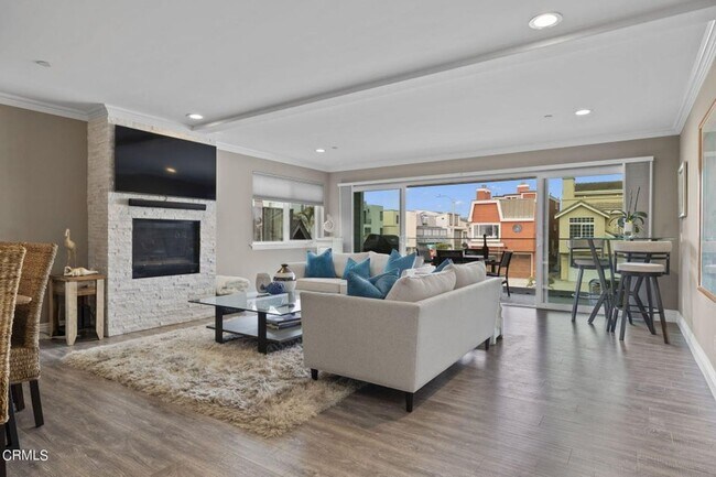 104 La Brea St Unit 1