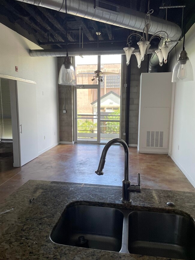 Building Photo - 420 N Adams St Unit 207 Rental
