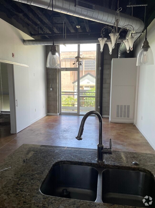 Building Photo - 420 N Adams St Unit 207 Rental