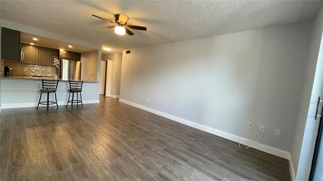 Photo - 16851 NE 23rd Ave Unidad A107