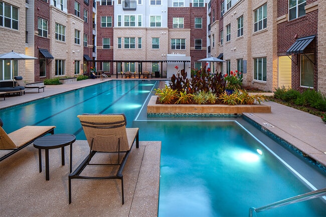 Resort-style pool with sun shelf - District at Greenbriar Apartments