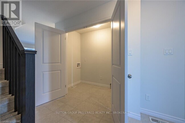 Photo - 341 Kennington Way